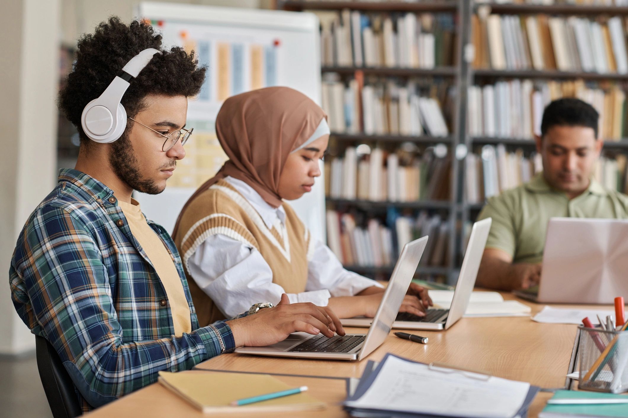 diverse tech students online learning