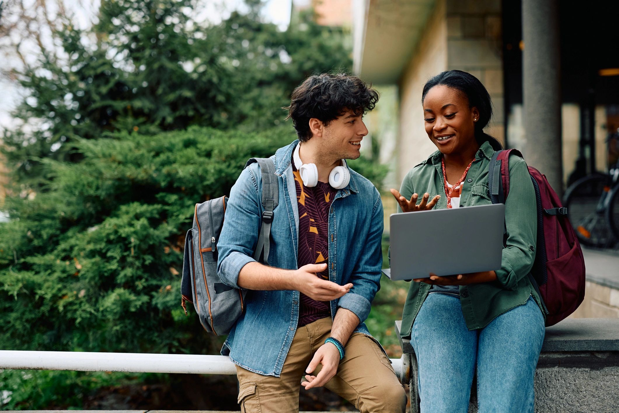 diverse tech students online learning